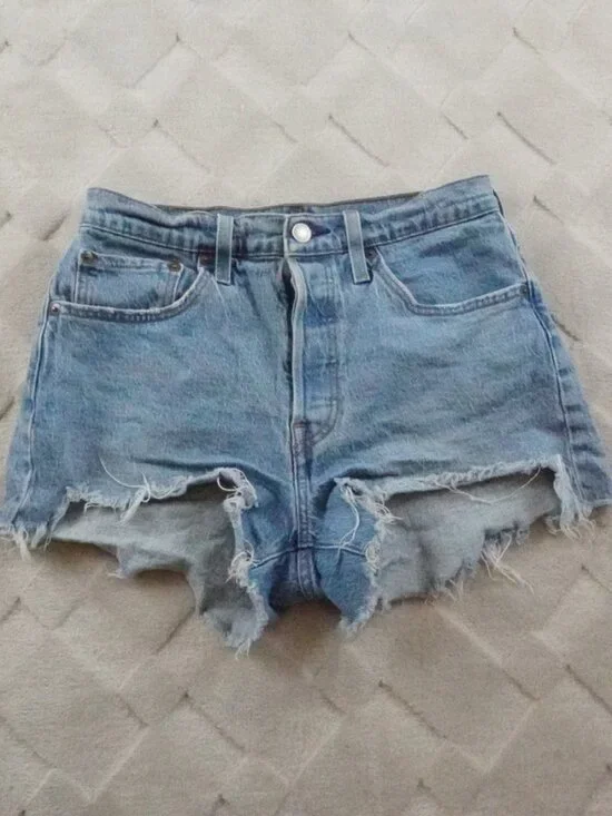Levi's 501 High Rise Cutoff Shorts Womens 28 Light Wash - Picture 1 of 10